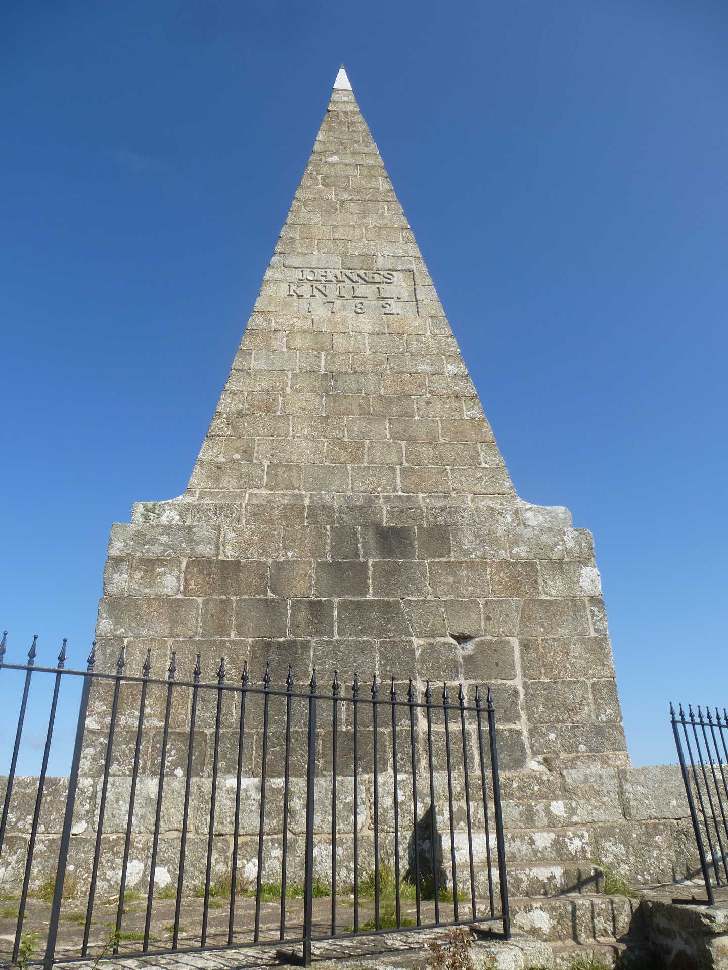 A triangular stone monument with the date 1782.